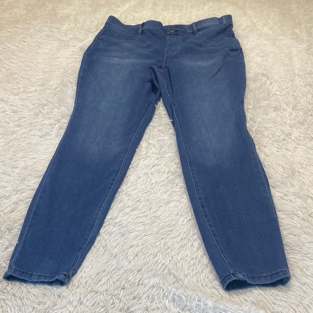 Time and Tru Women's Ankle Jeans in Blue SIZE L. 12/14
